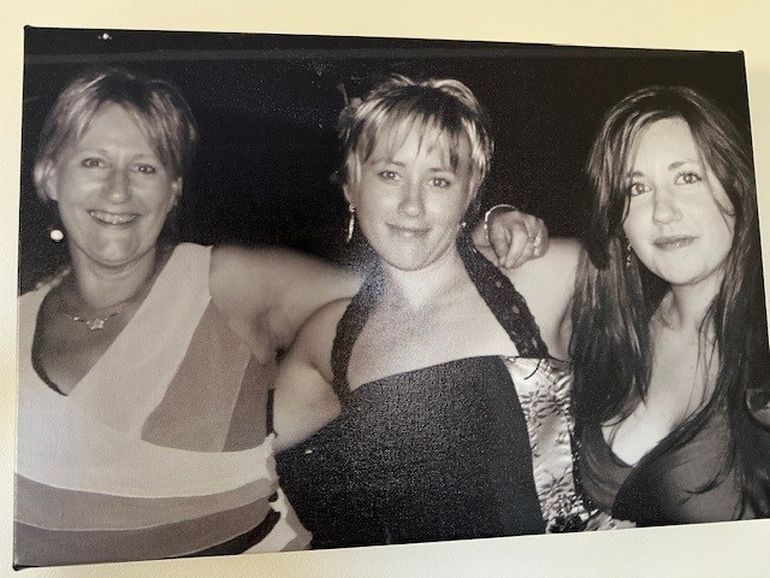 jane oakly #85 and her daughters in more recent times