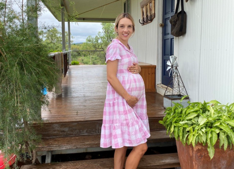 Kate Terry pregnant.