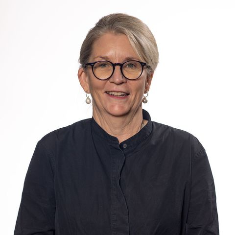Ms Jane Williams 