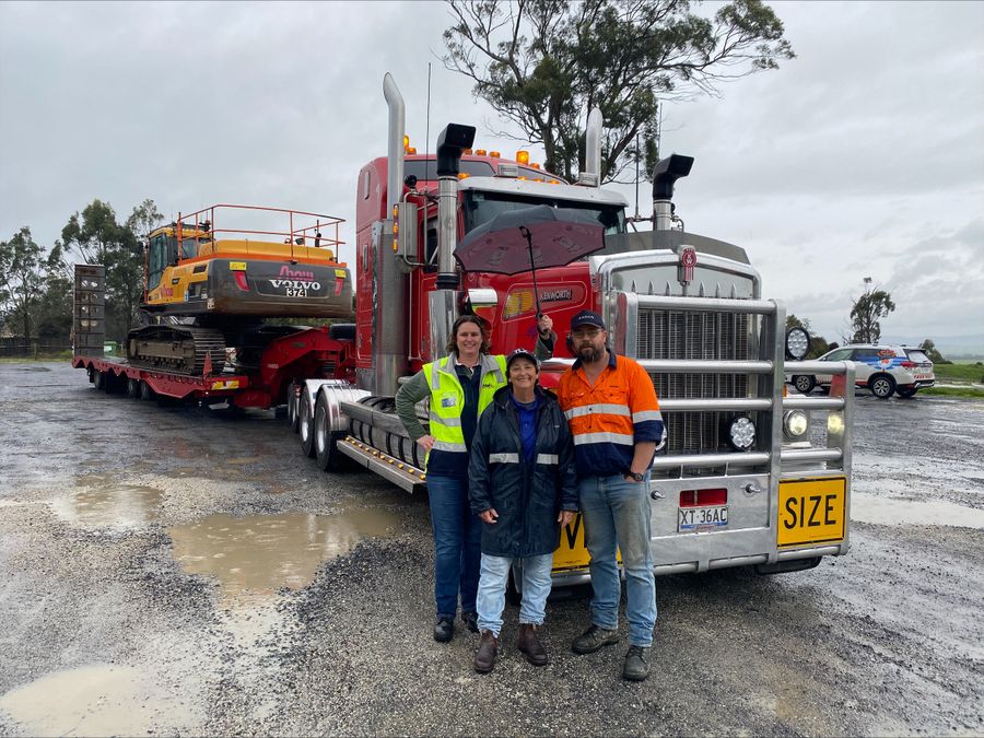 TTOOA's Roz, and RAW's Kerrie with Tassie truckie