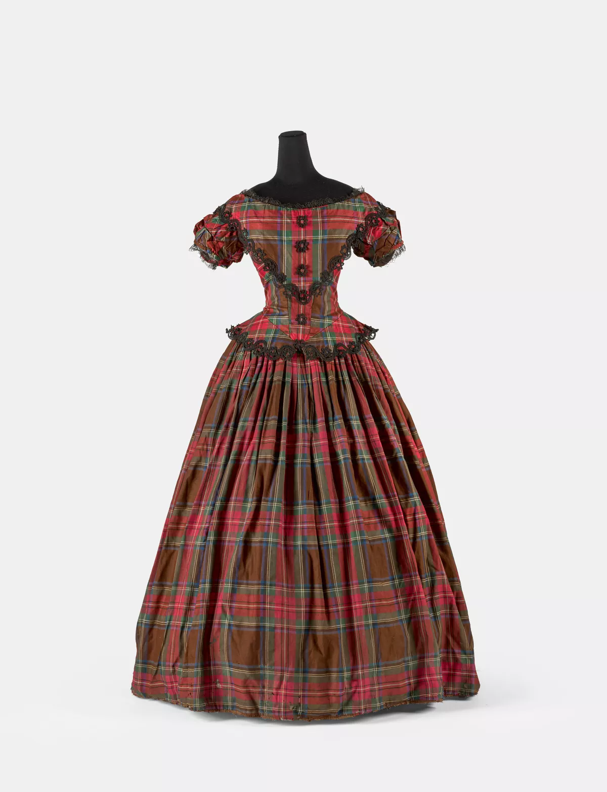 Dressed Up: Fashion & Photography 1850-1920