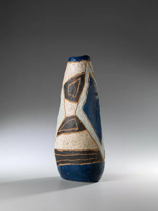 Pepai Jangala Carroll, Pitjantjatjara people, South Australia/Luritja people, Northern Territory, born Ikuntji (Haasts Bluff), Northern Territory 1950 Walungurru, 2020, Pukatja (Ernabella), South Australia, stoneware, 53.0 x 22.0 x 19.0 cm © Pepai Jangala Carroll/Ernabella Arts