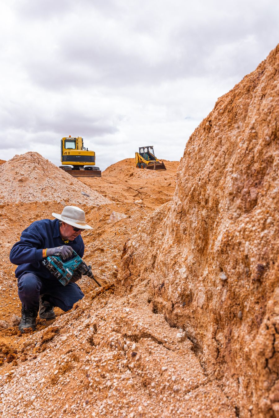 Opal mining RFDS SA/NT Andamooka