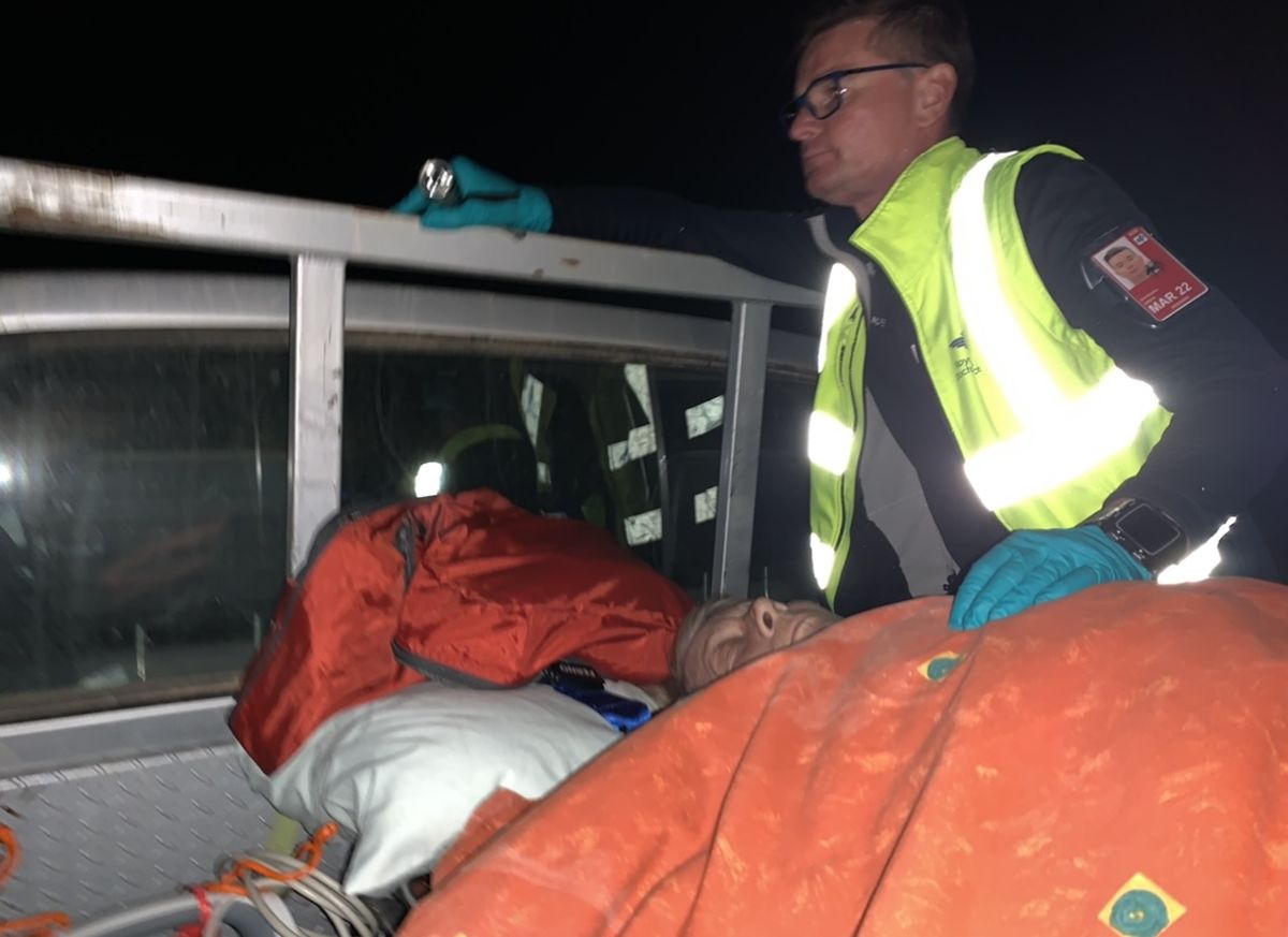 Flight Nurse Chris Green stabilising patient Shirley Mclean on the way to Mungerannie Airstrip