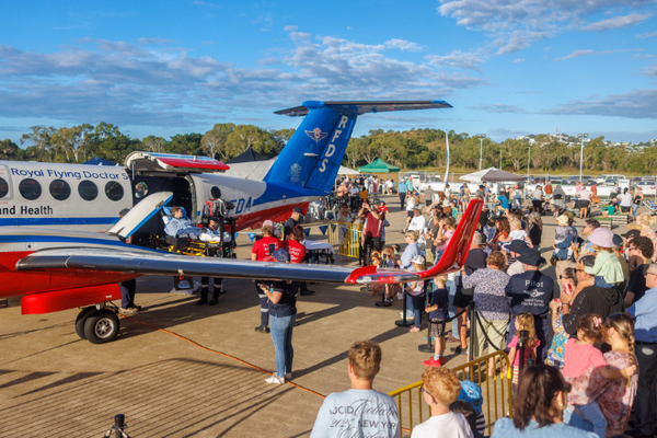Crowd at Picnic with the Planes event