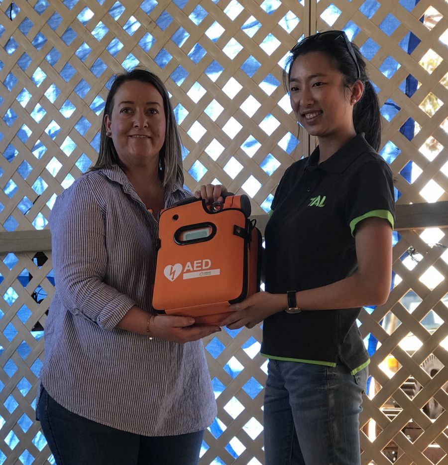 The first defib presented by TAL staff!