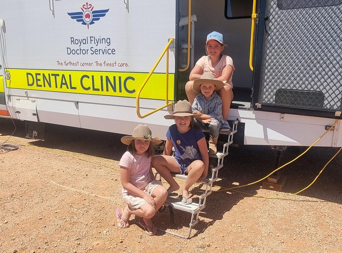 RFDS Dental van and kids at Waiwera Station