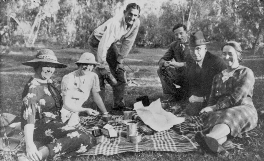 By Simpson, George, Dr. - Item is held by John Oxley Library, State Library of Queensland., Public Domain, https://commons.wikimedia.org/w/index.php?c