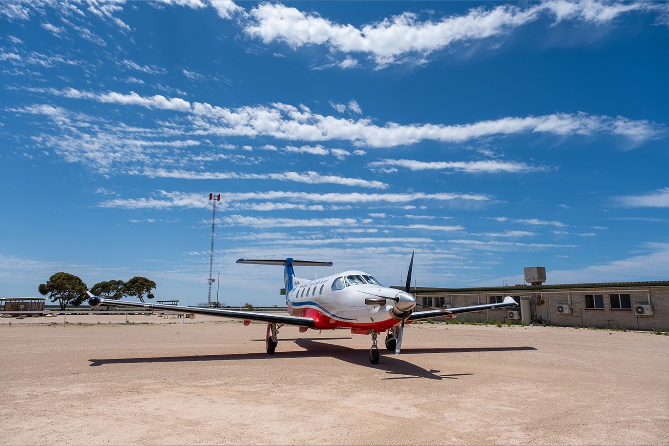 RFDS aircraft at Nullarbor Roadhouse