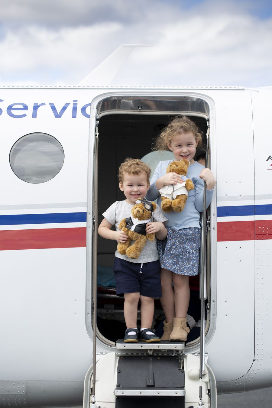 kids on plane