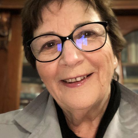 HeadShot of Dr Kim Rooney