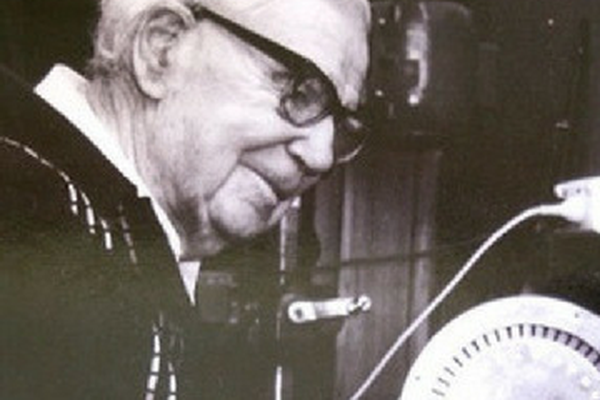 alf traeger and young dughter approx 1940s