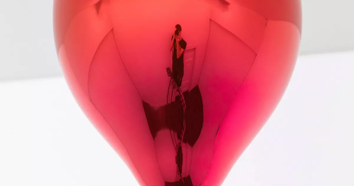 Medium Red and Ruby Mirror Balloon - AGSA Collection