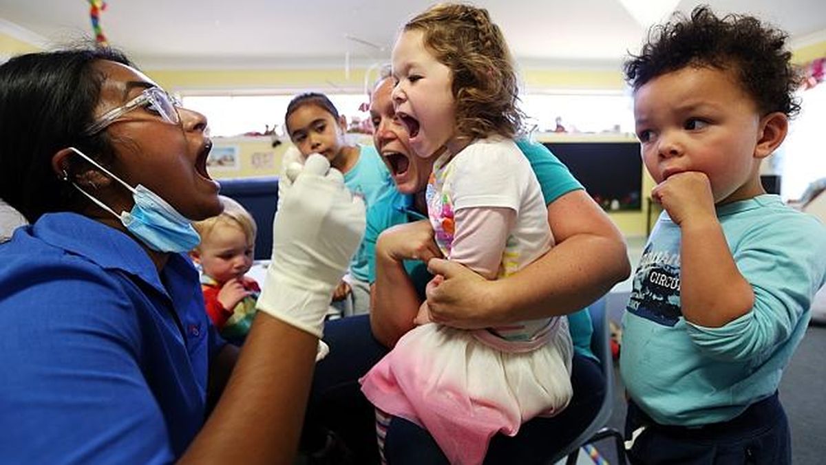 examining children's teeth