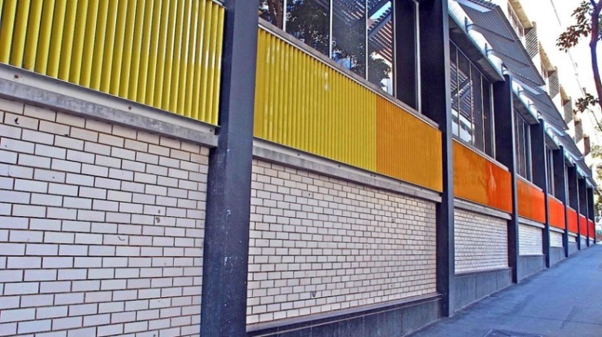 A photograph of a colourful vertical artwork on the facade of a building at UTS