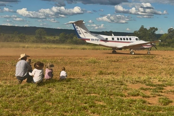 Family watching RFDS aircraft 