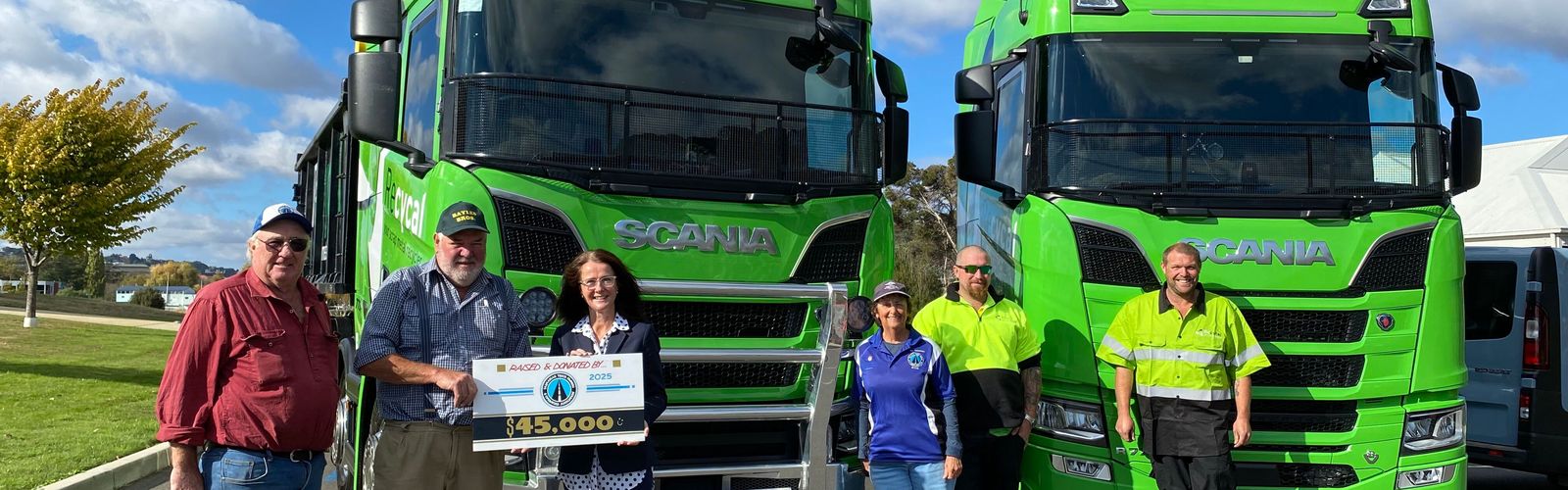 RFDS CEO Nicole Henty with the TTOOA President, Rob Bayles, and representatives.