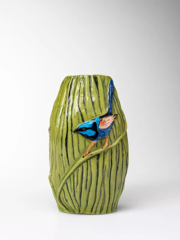 Christina Gollan, Kaurna/Boandik/Ngarrindjeri people, South Australia, born Adelaide 1967, The Superb Fairy Wren, 2021, Adelaide, stoneware, glaze, 25.0 x 46.0 cm © Christina Gollan