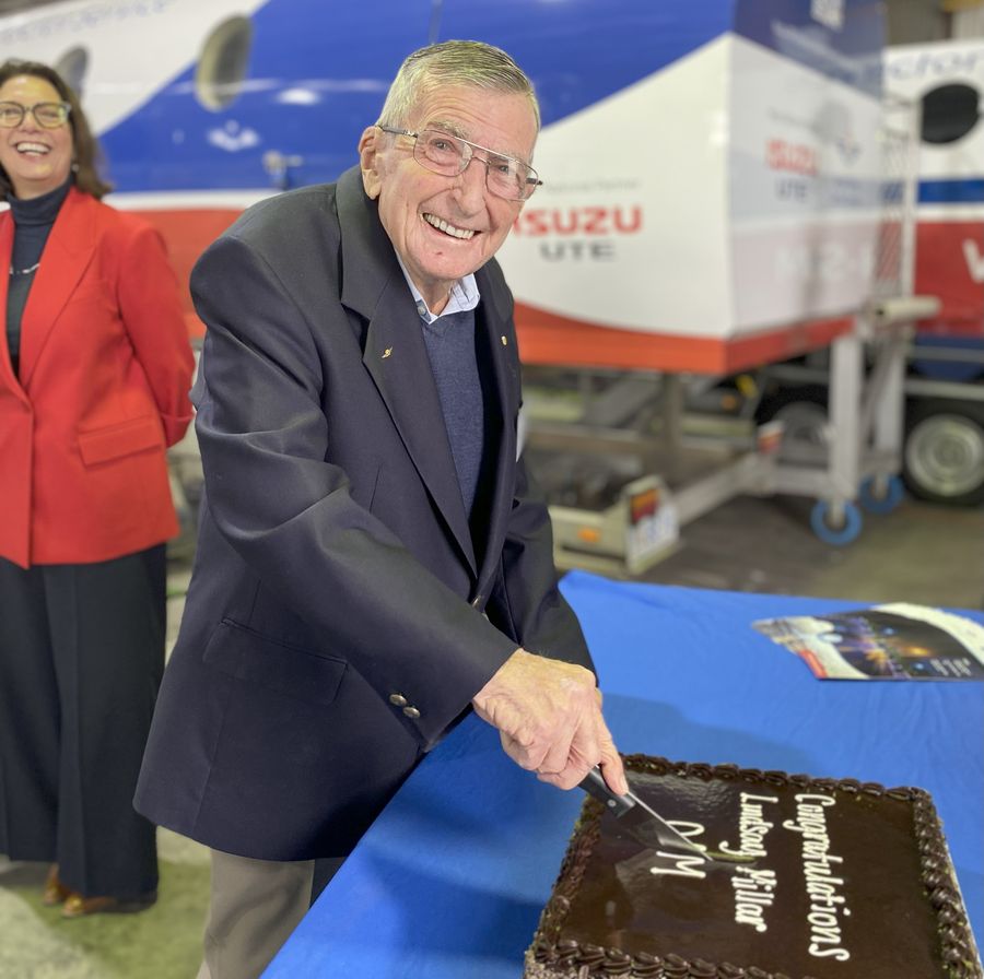 Lindsay Millar OAM cuts a celebratory cake.