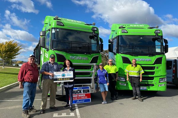 RFDS CEO Nicole Henty with the TTOOA President, Rob Bayles, and representatives.
