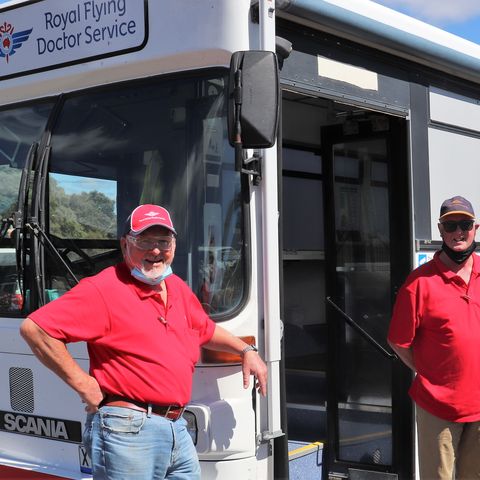 RFDS Volunteers in front of the mental health hub bus