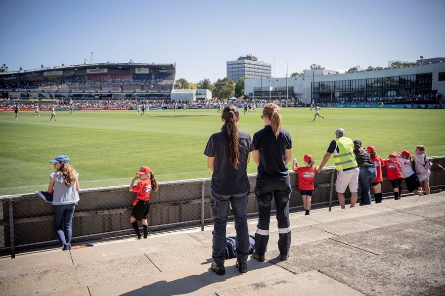 RFDS first aid responder providing oxygen therapy at a Melbourne event