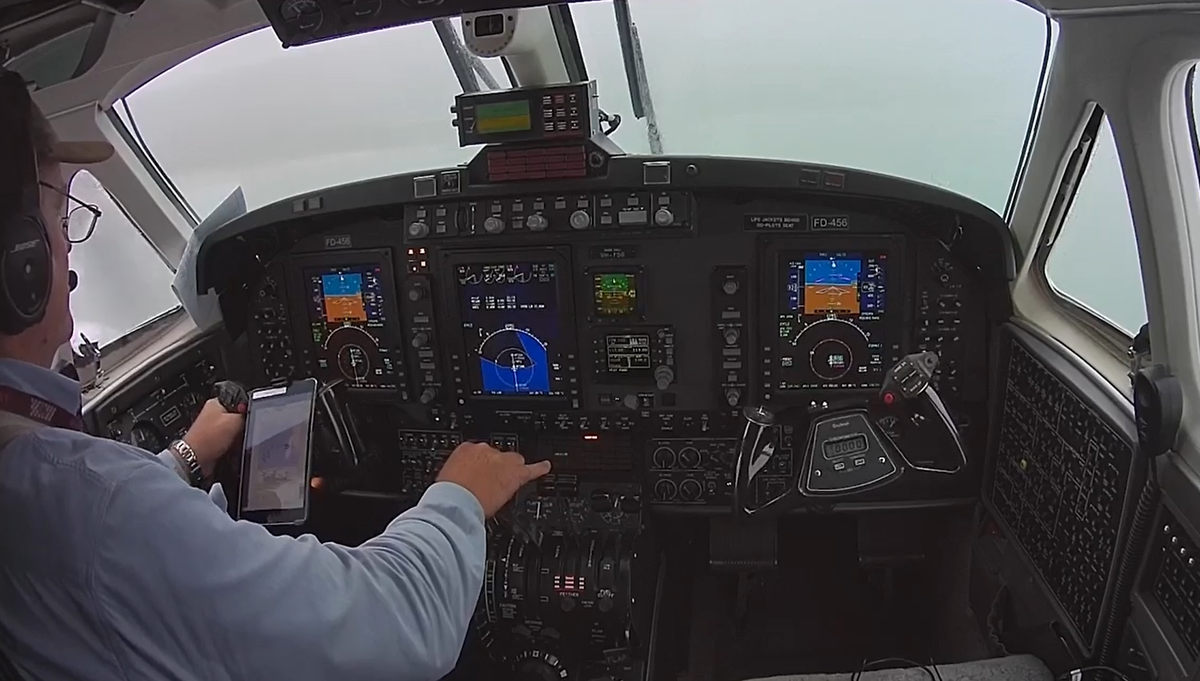 pilot instrument landing