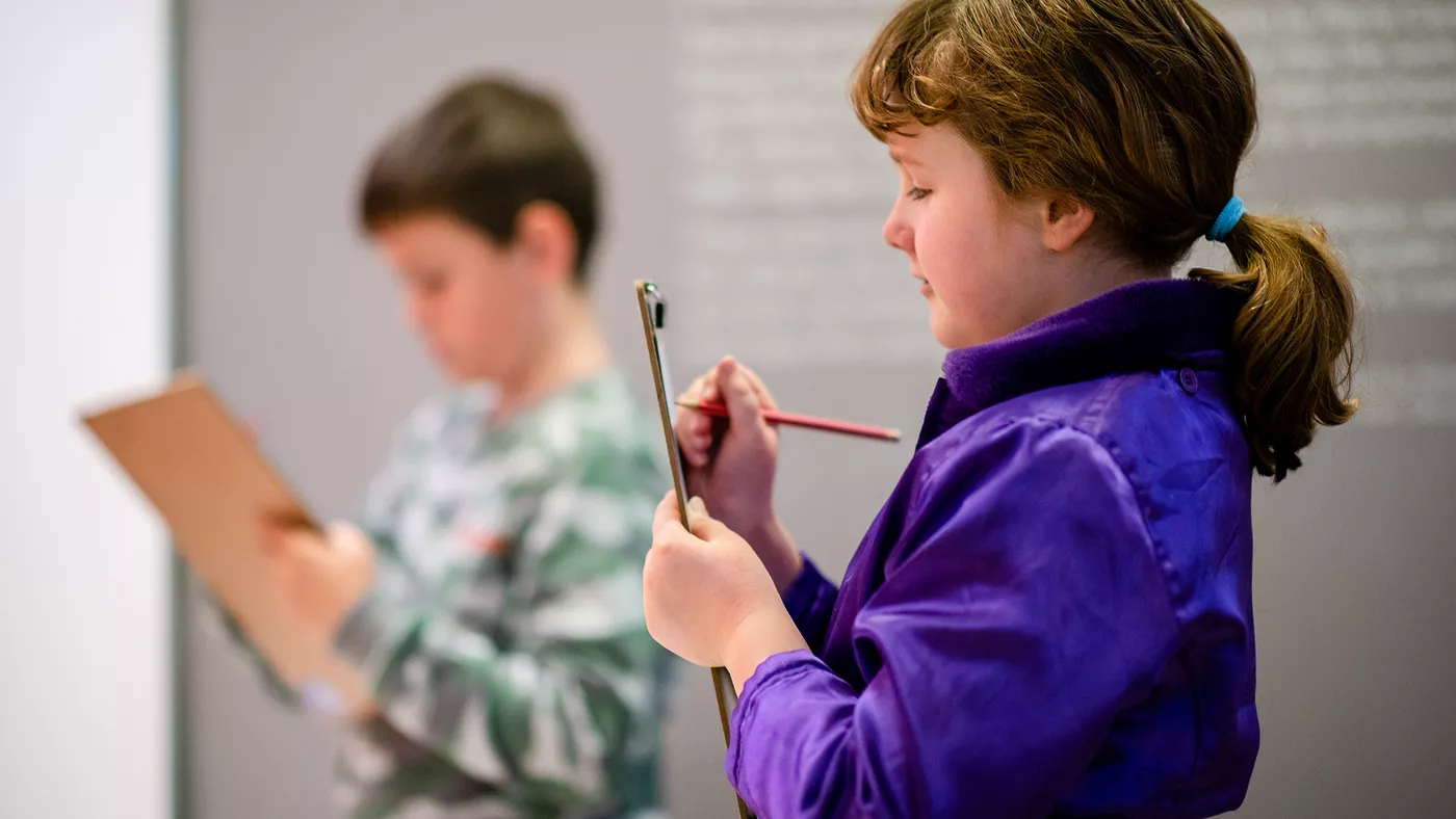 Automatic Drawing In The Gallery Agsa